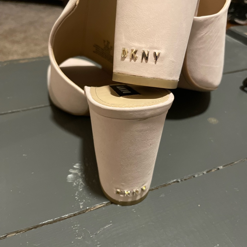 DKNY Wo means slides size 10 Pale Pink - Picture 2 of 5
